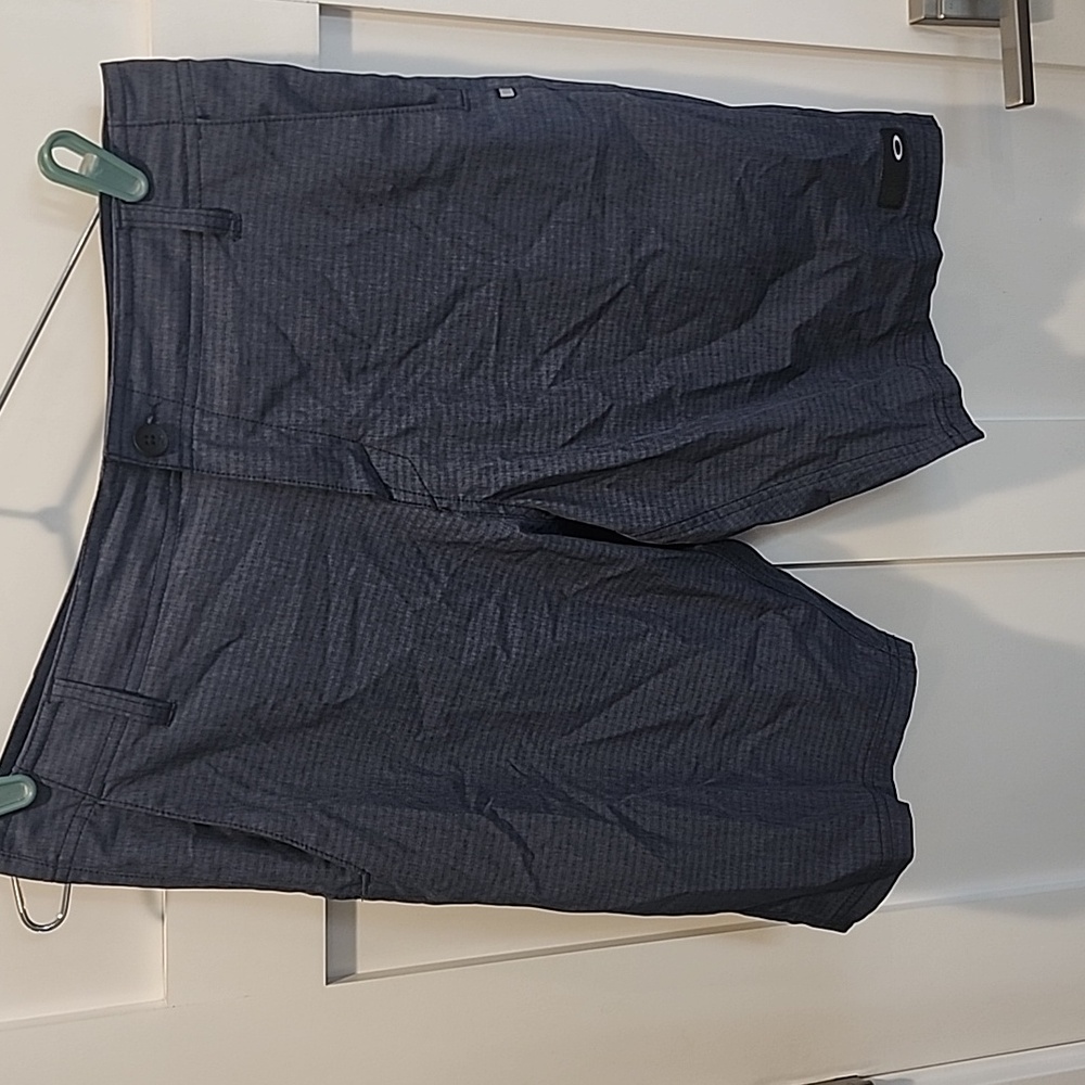 33 Oakley hybrid shorts